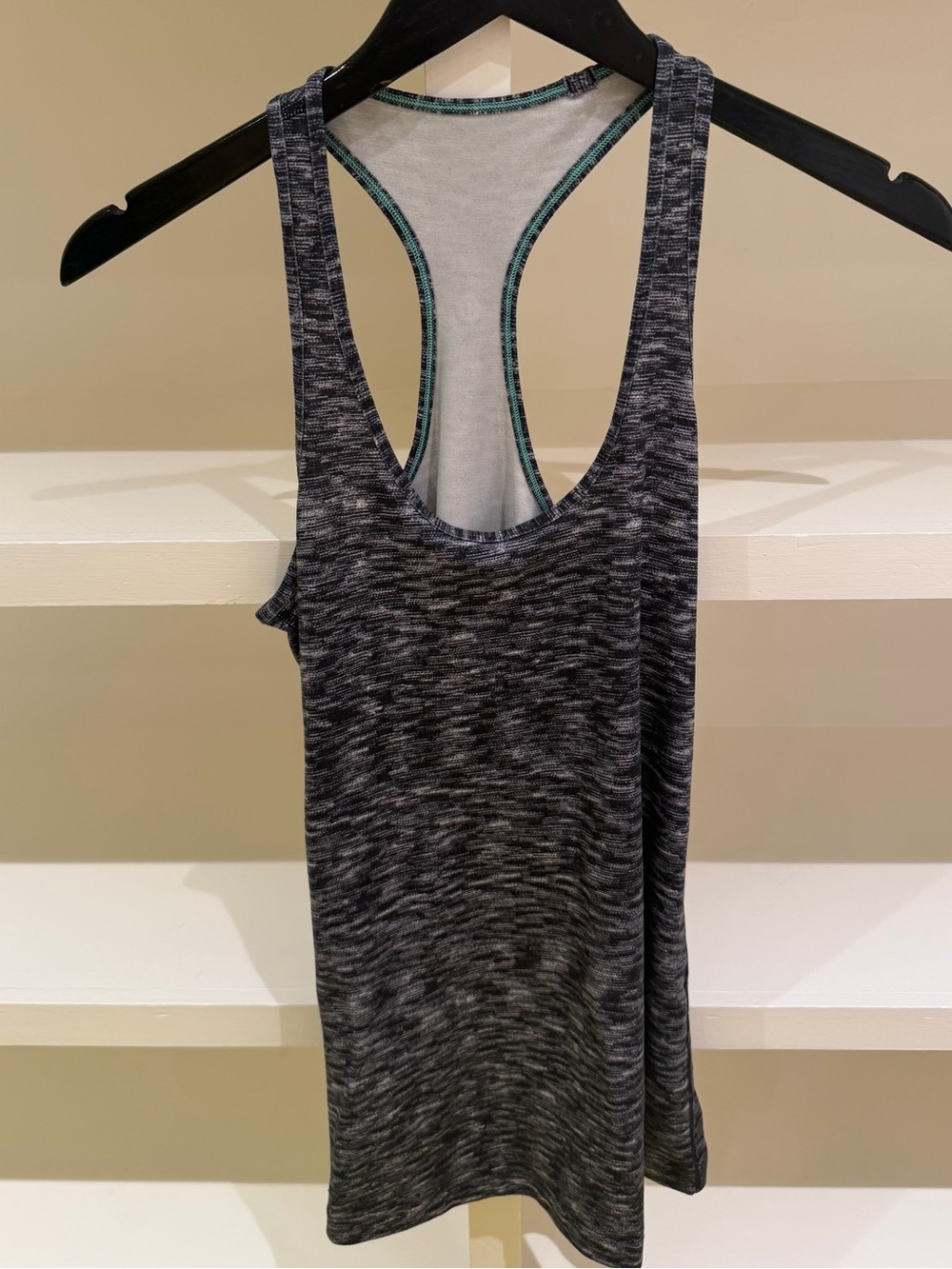 Lululemon Women's Tank (size 6)